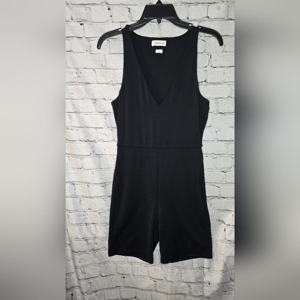 Aritzia Babaton Contour V-Neck Black Romper Size‎ Large